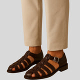 Demeter™ - Zárt szandál elegáns csattal.