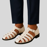 Demeter™ - Zárt szandál elegáns csattal.