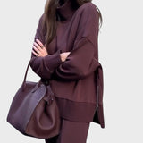 Ivetta™ - Elegáns, kétrészes szett magas nyakkal.