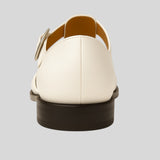 Demeter™ - Zárt szandál elegáns csattal.