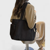 Szandra™ - Kötéllel díszített bőrönd részletei