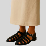 Demeter™ - Zárt szandál elegáns csattal.