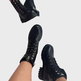 Matild™ - Fekete csizma részletekkel