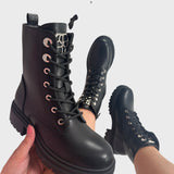 Matild™ - Fekete csizma részletekkel