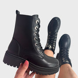 Matild™ - Fekete csizma részletekkel